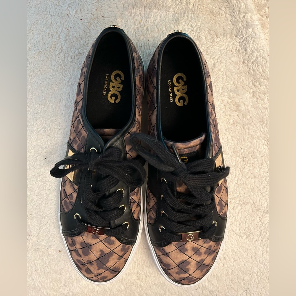 GBG LA Women’s Sneakers ✨Like New✨